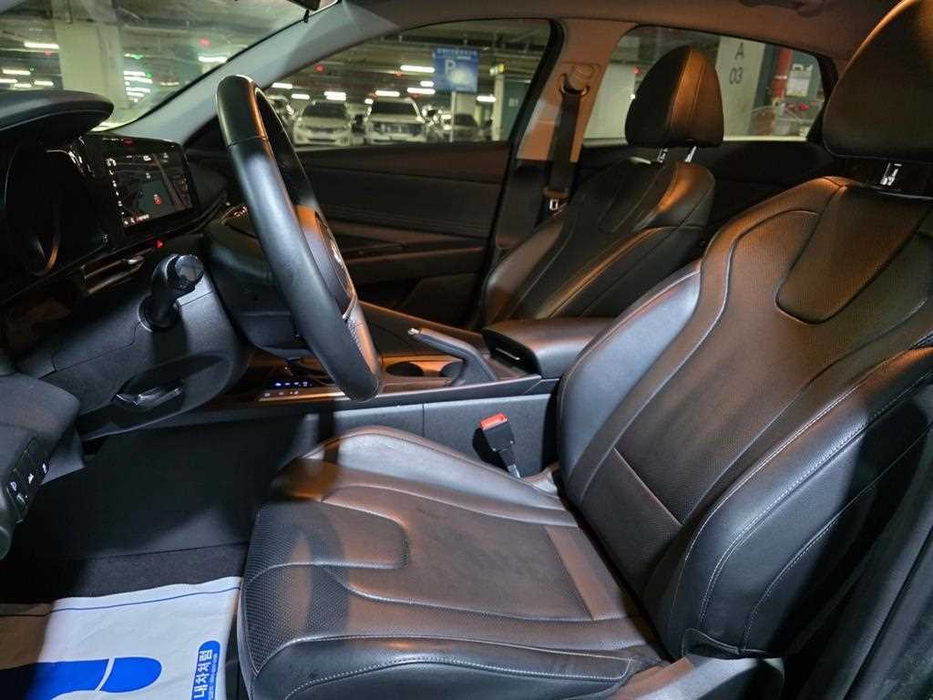 HYUNDAI Avante - Vista 7