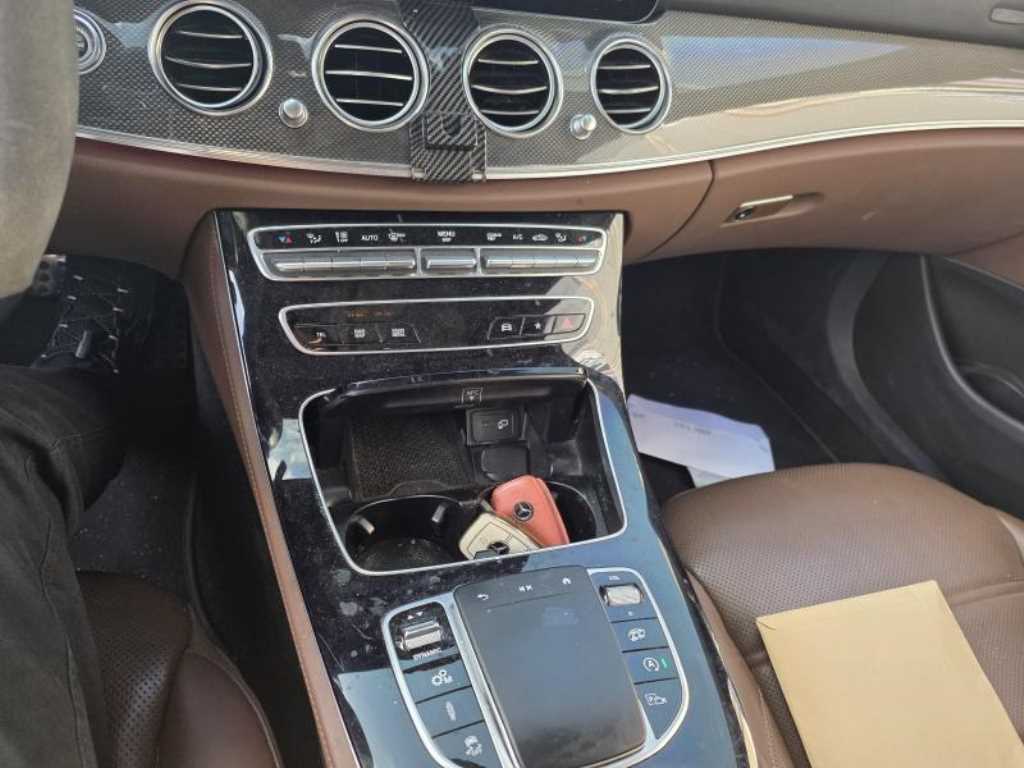 Mercedes Benz E class - Vista 9