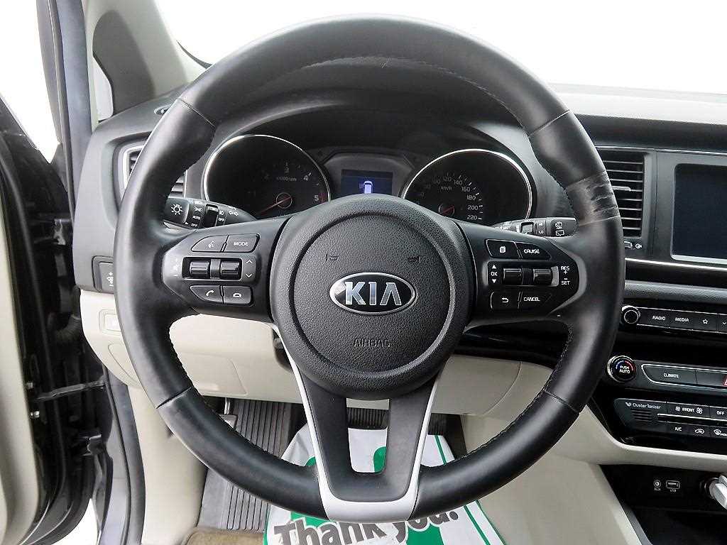 KIA Carnival - Vista 10