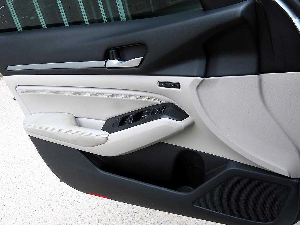 Nissan Altima - Vista 11