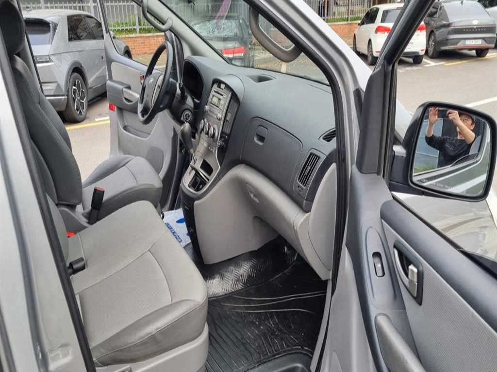 HYUNDAI Starex - Vista 8