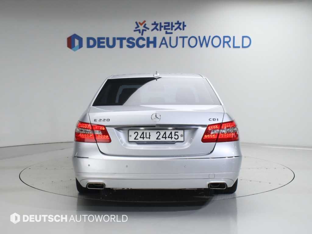 Mercedes Benz E class - Vista 4