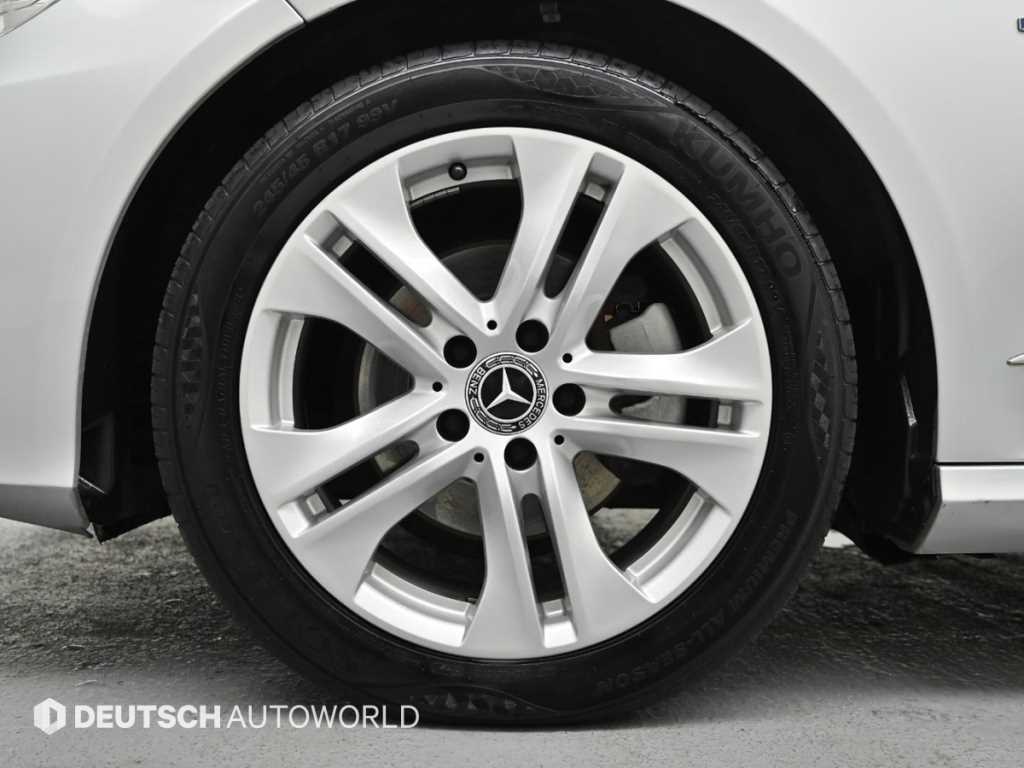 Mercedes Benz E class - Vista 5