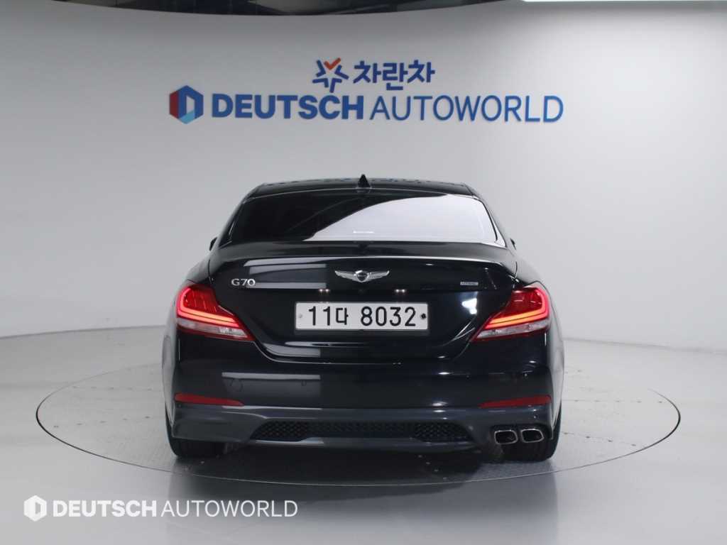 Genesis G70 - Vista 4