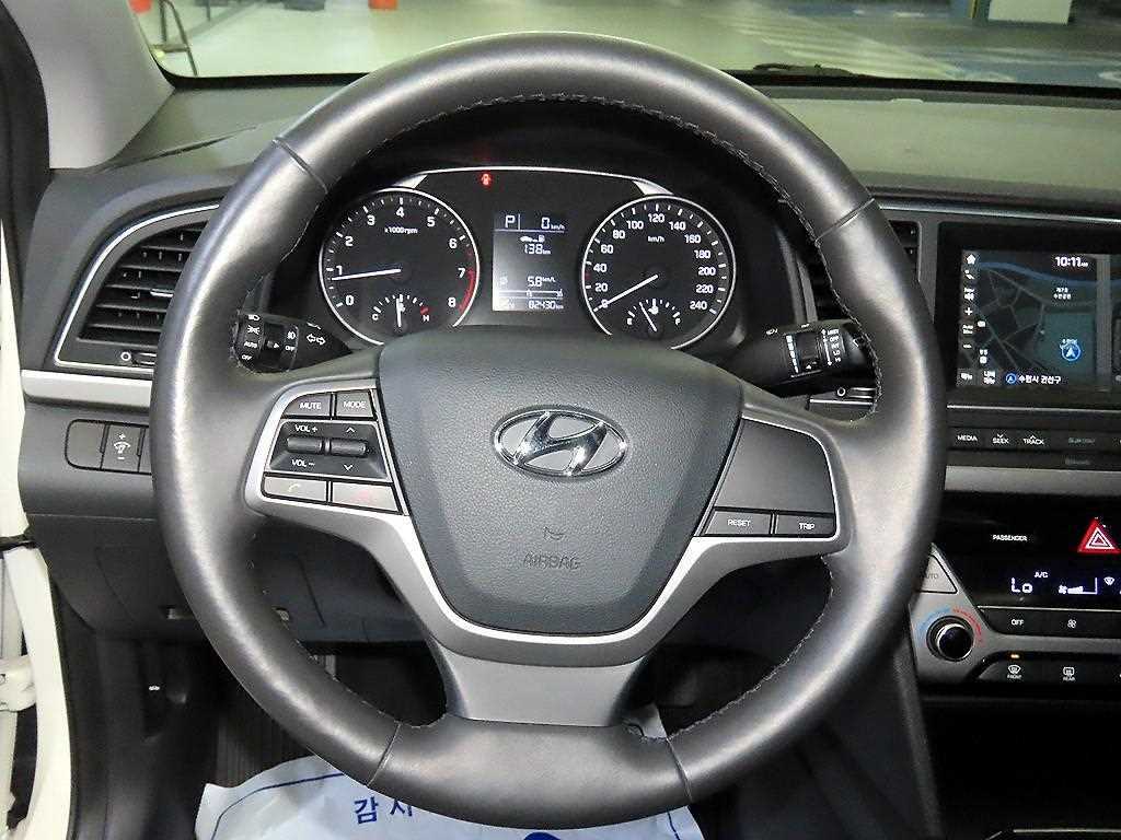 HYUNDAI Avante - Vista 8