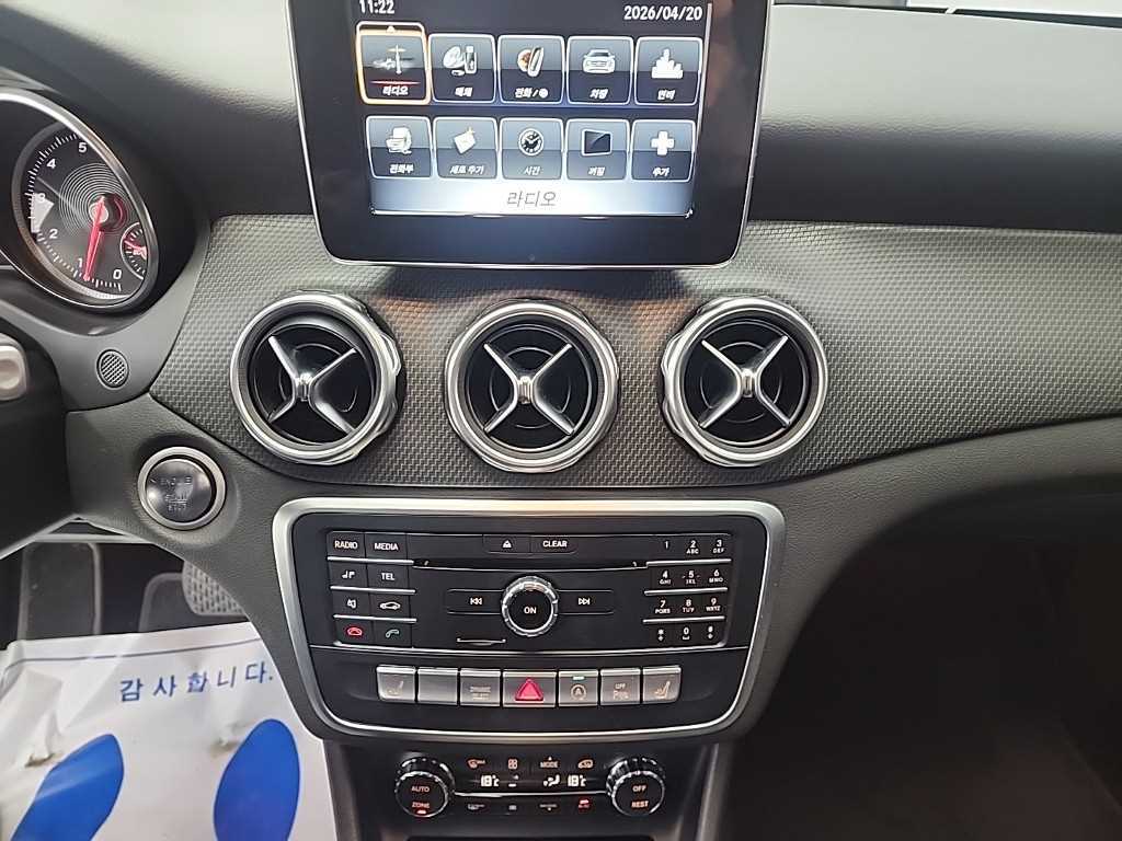 Mercedes Benz GLA Class - Vista 10