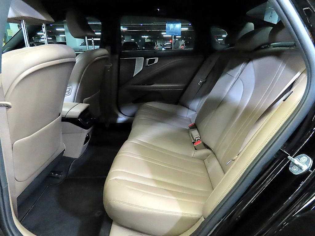KIA K8 - Vista 7