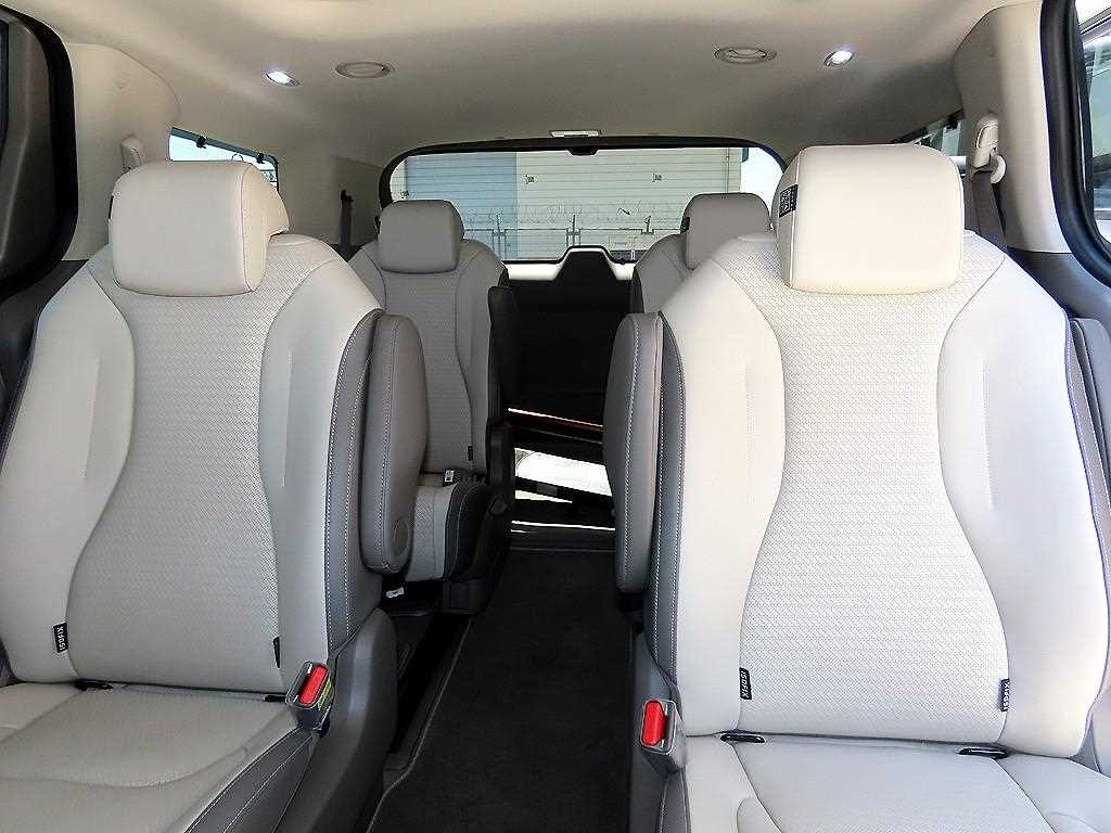 KIA Carnival - Vista 7