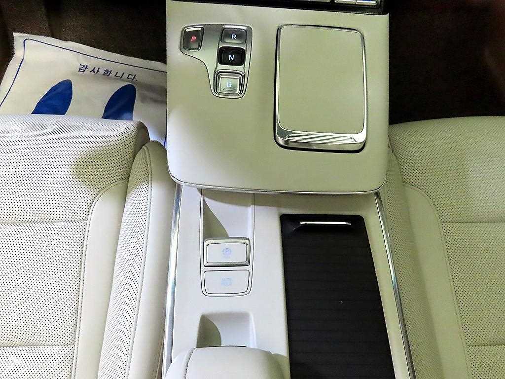 HYUNDAI Grandeur - Vista 12