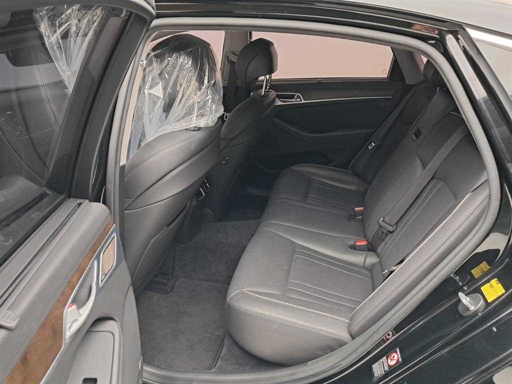 Genesis G80 - Vista 12