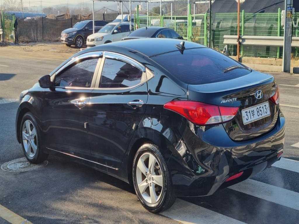 HYUNDAI Avante - Vista 6