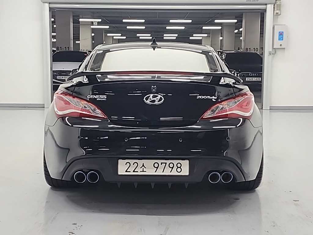 HYUNDAI Genesis - Vista 3