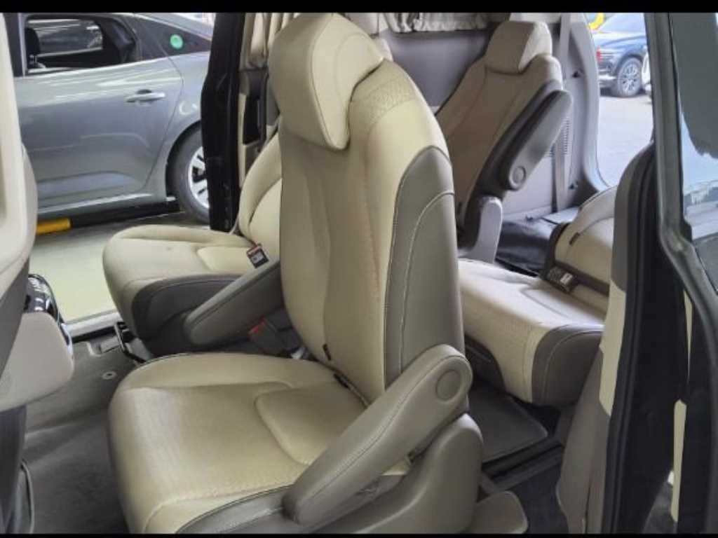 KIA Carnival - Vista 6