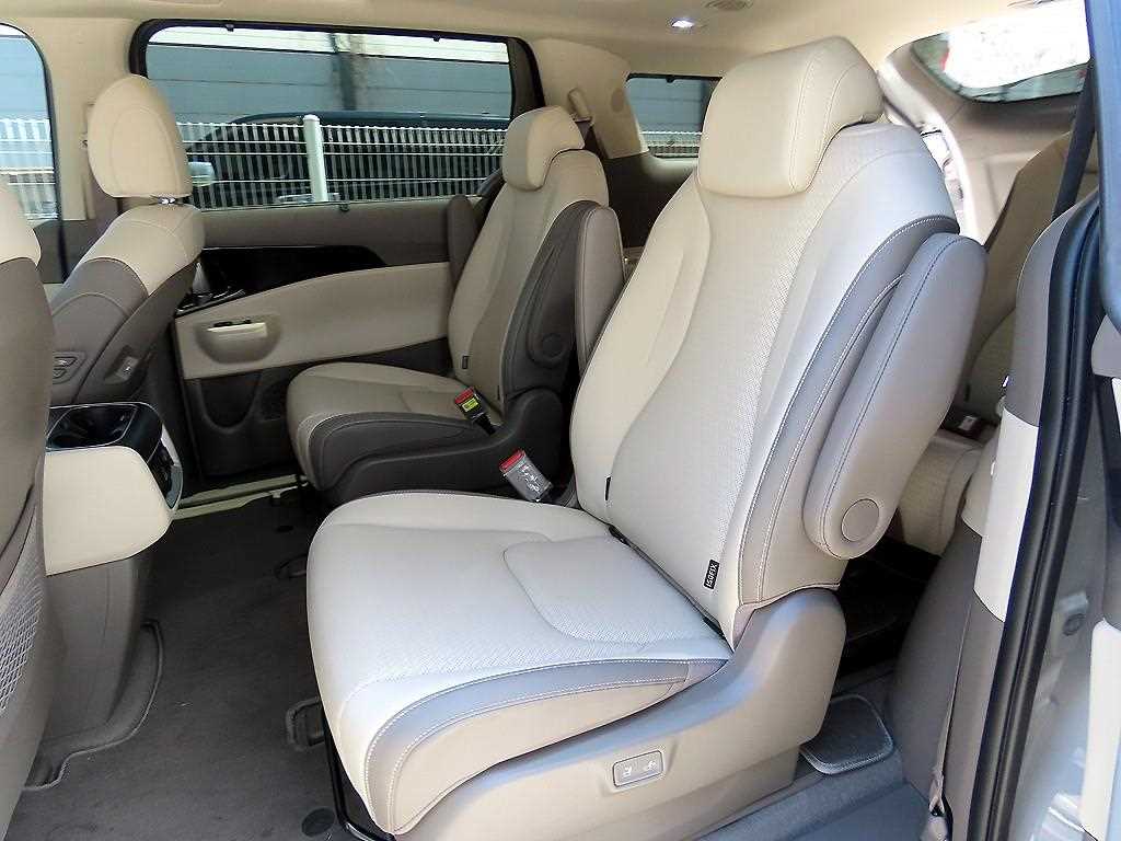 KIA Carnival - Vista 6