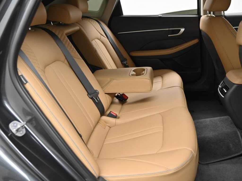 HYUNDAI Sonata - Vista 12