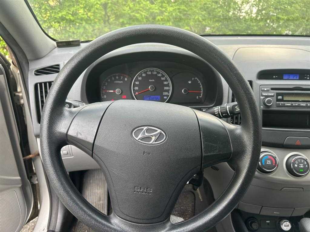 HYUNDAI Avante - Vista 4