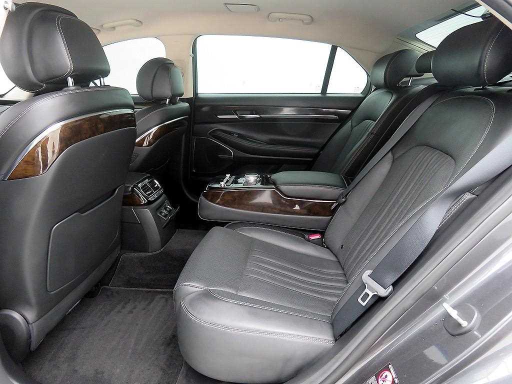 Genesis G90 - Vista 7