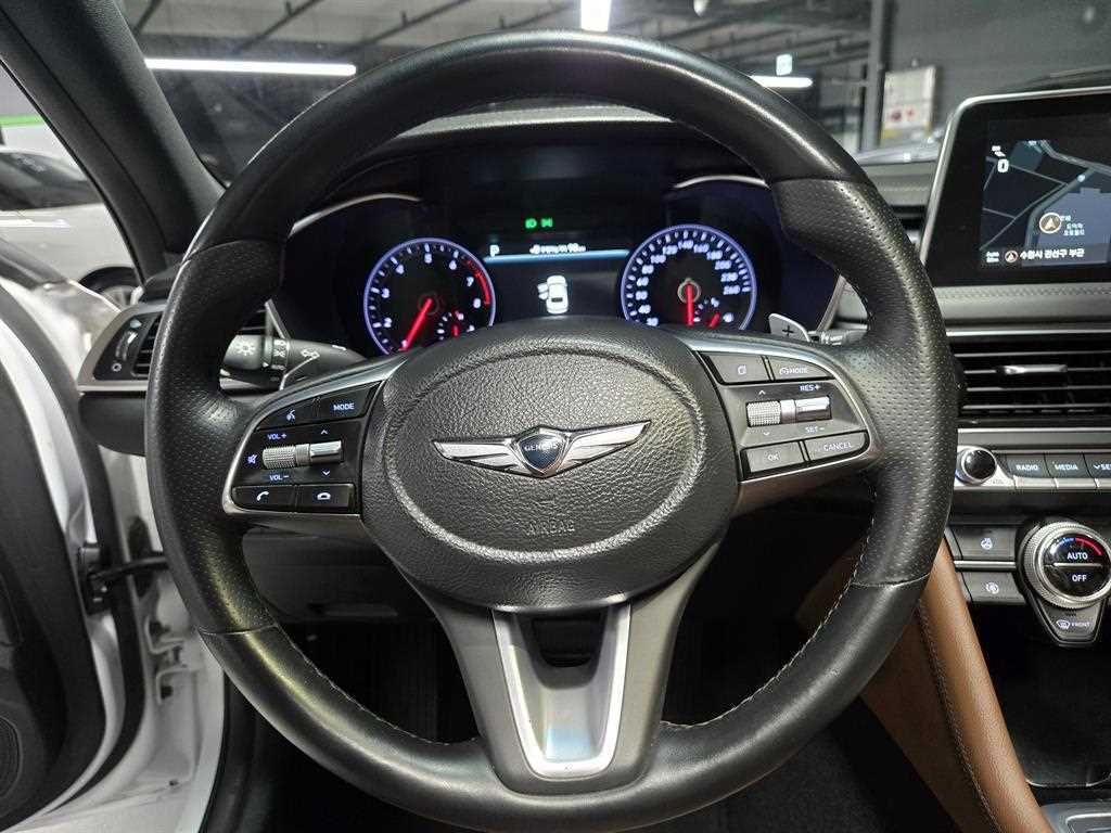 Genesis G70 - Vista 9