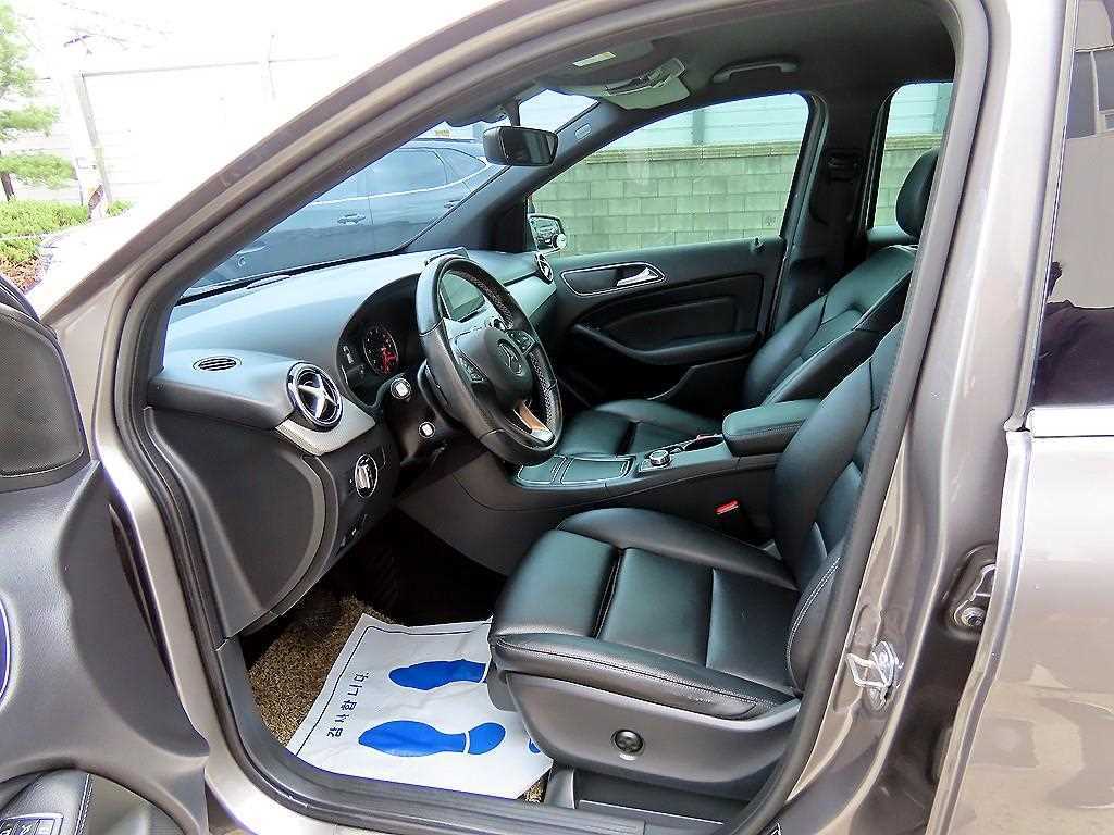Mercedes Benz B Class (MY B) - Vista 5