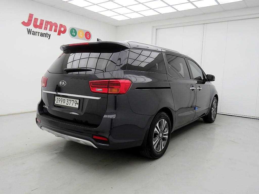 KIA Carnival - Vista 4