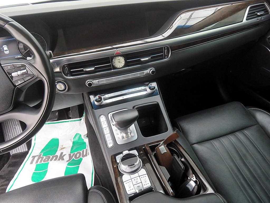 Genesis G90 - Vista 10