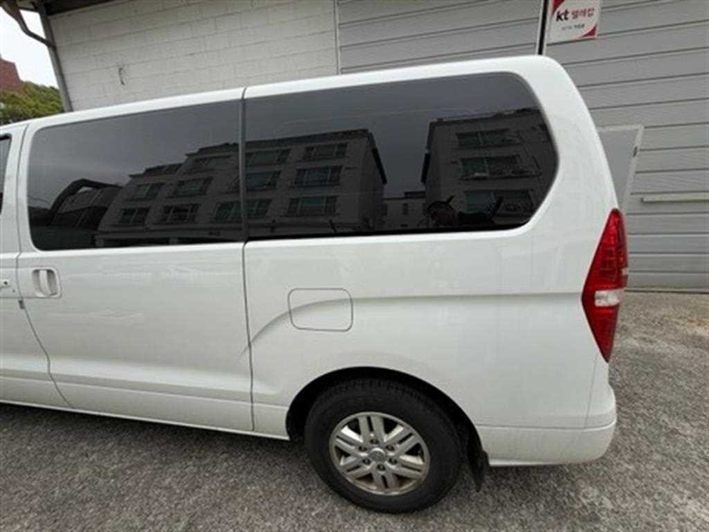 HYUNDAI Starex - Vista 7