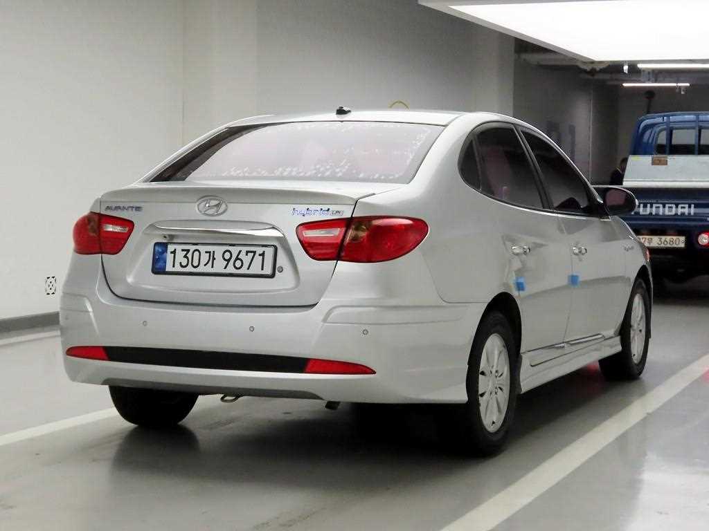 HYUNDAI Avante - Vista 4