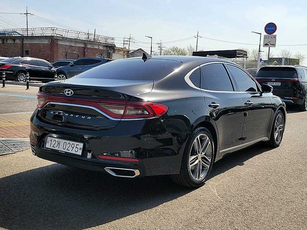 HYUNDAI Grandeur - Vista 3