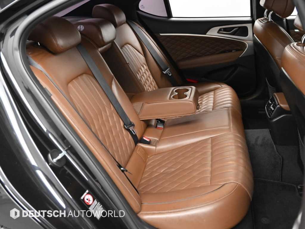 Genesis G70 - Vista 12