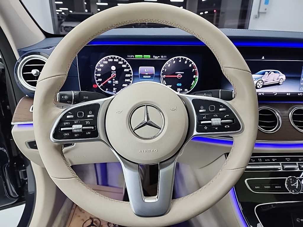 Mercedes Benz E class - Vista 9