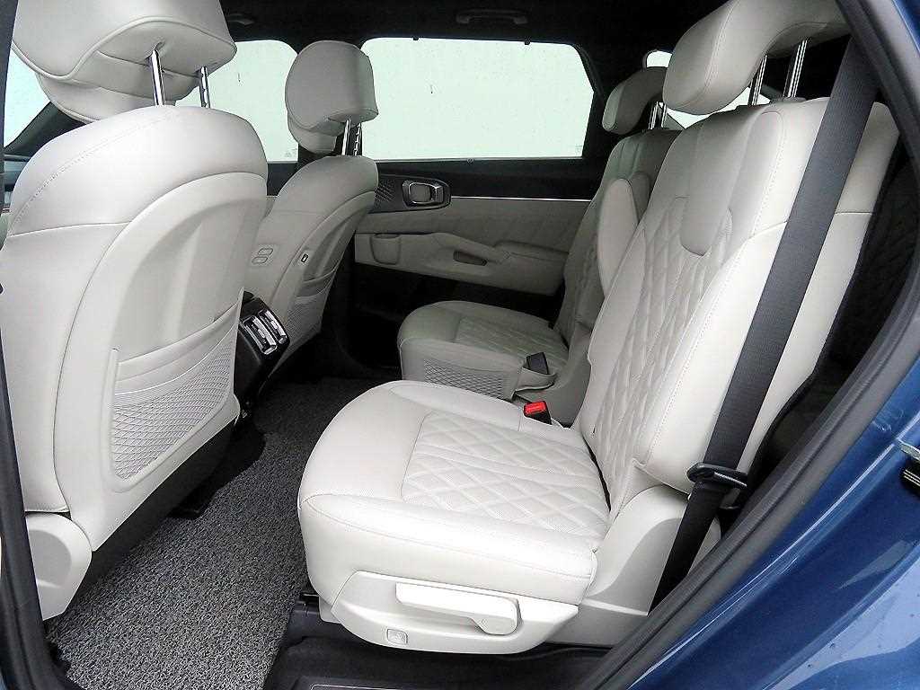 KIA Sorento - Vista 8
