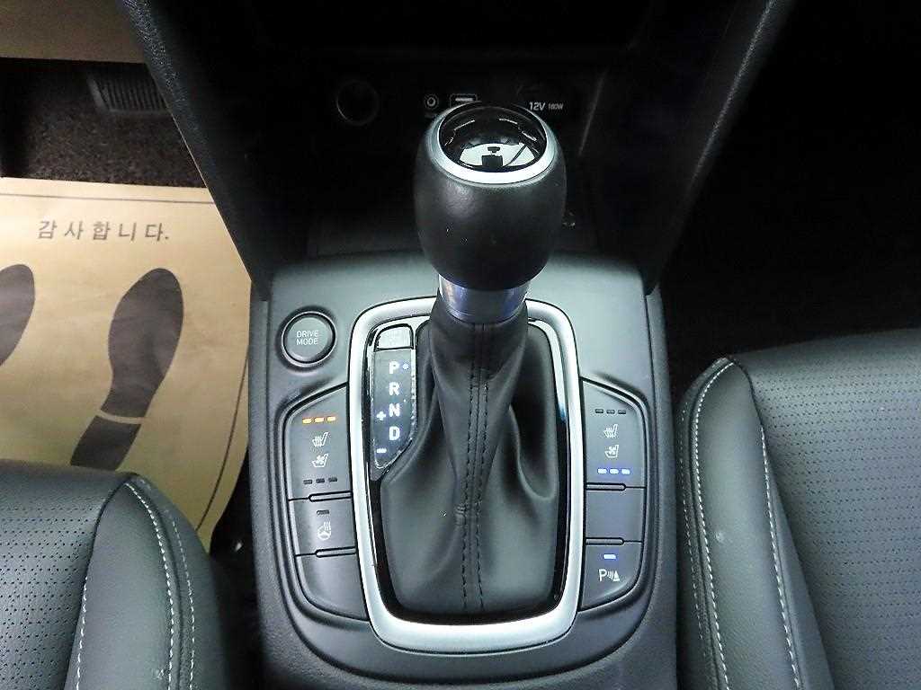 HYUNDAI Kona - Vista 10