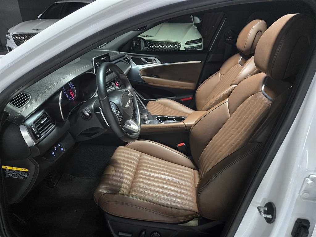 Genesis G70 - Vista 6