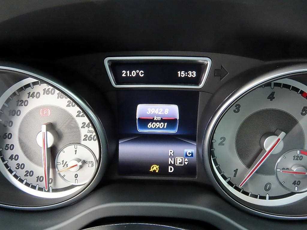 Mercedes Benz GLA Class - Vista 9