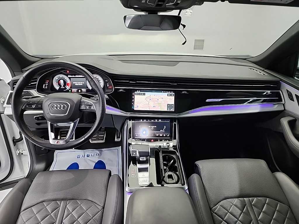Audi Q8 - Vista 7