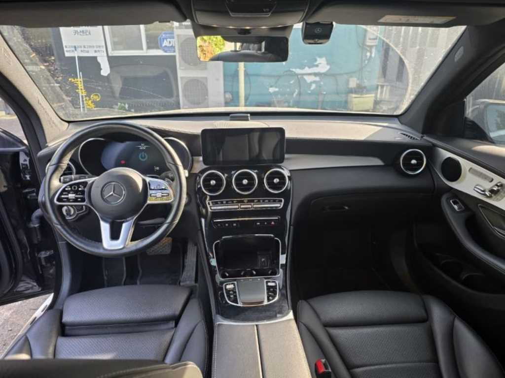 Mercedes Benz GLC Class - Vista 5