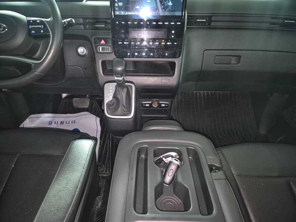 HYUNDAI Staria - Vista 9