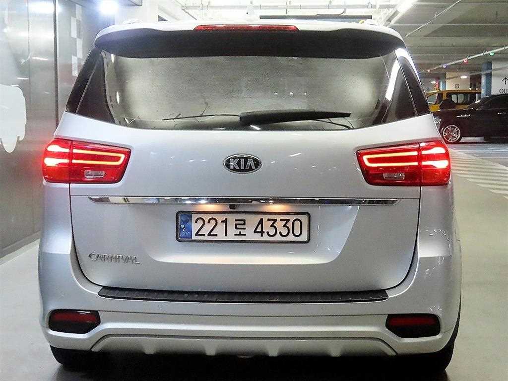 KIA Carnival - Vista 5