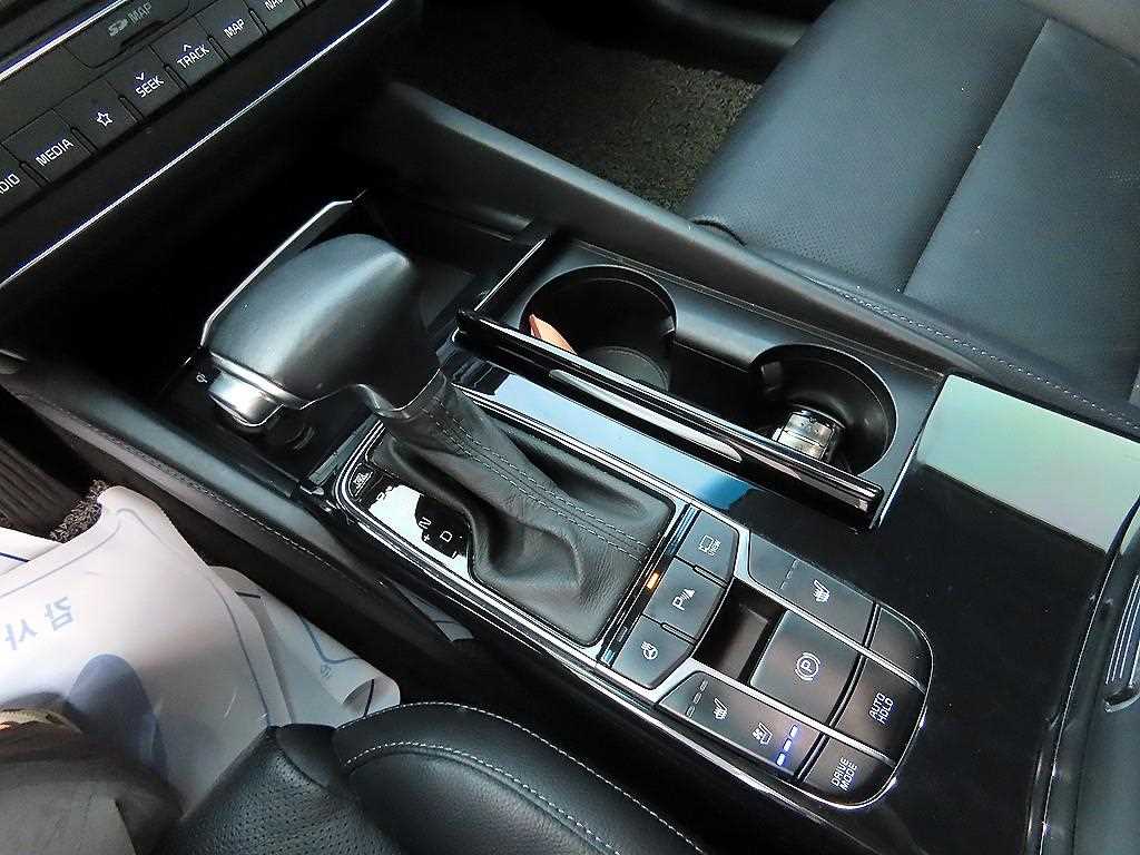 KIA K7 - Vista 10