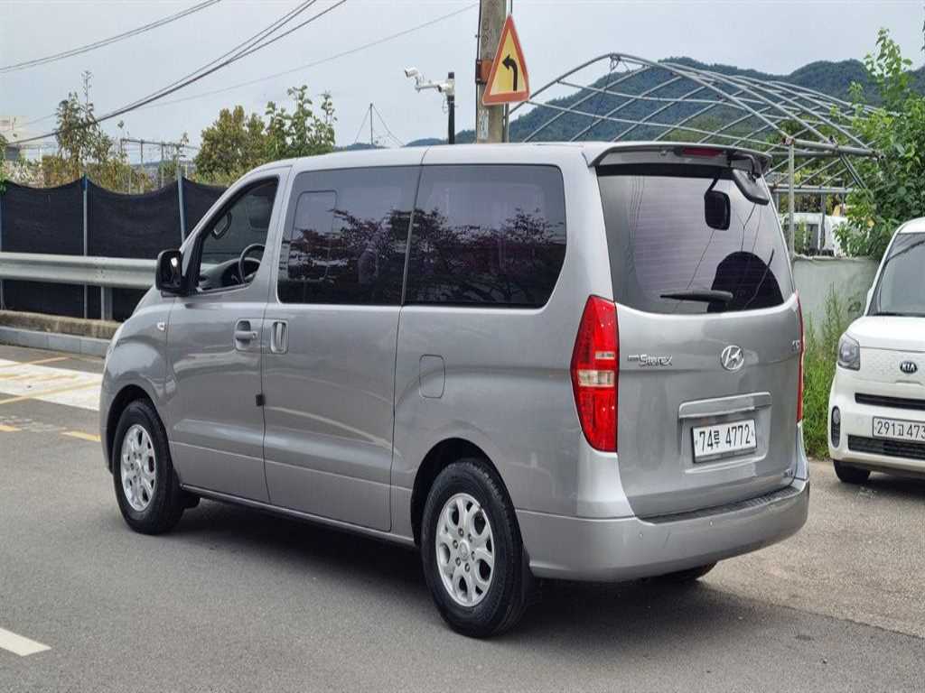 HYUNDAI Starex - Vista 4
