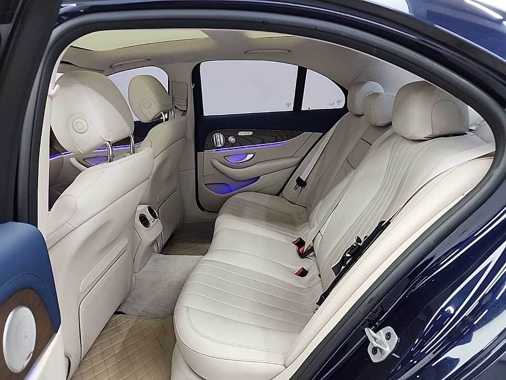 Mercedes Benz E class - Vista 12