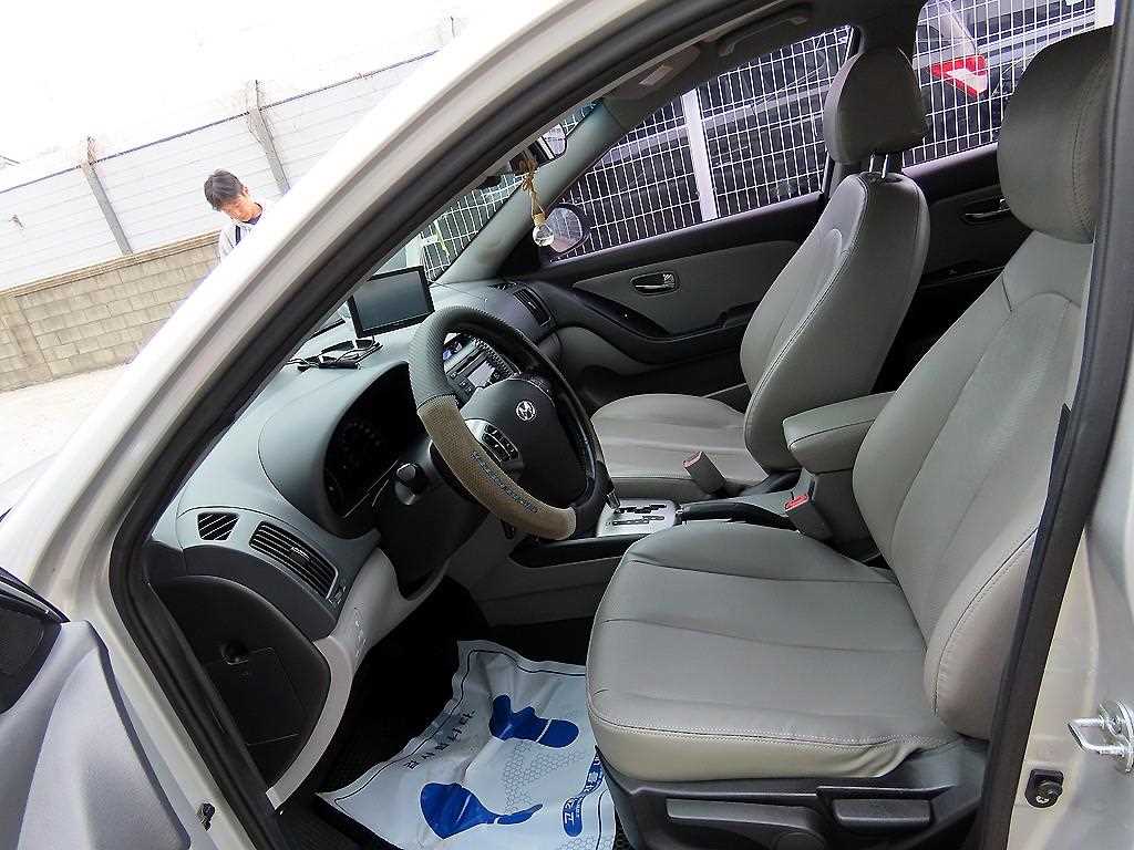 HYUNDAI Avante - Vista 5
