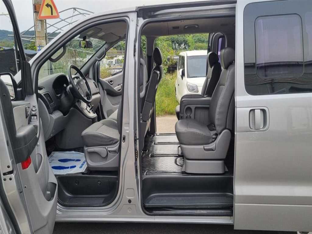 HYUNDAI Starex - Vista 11