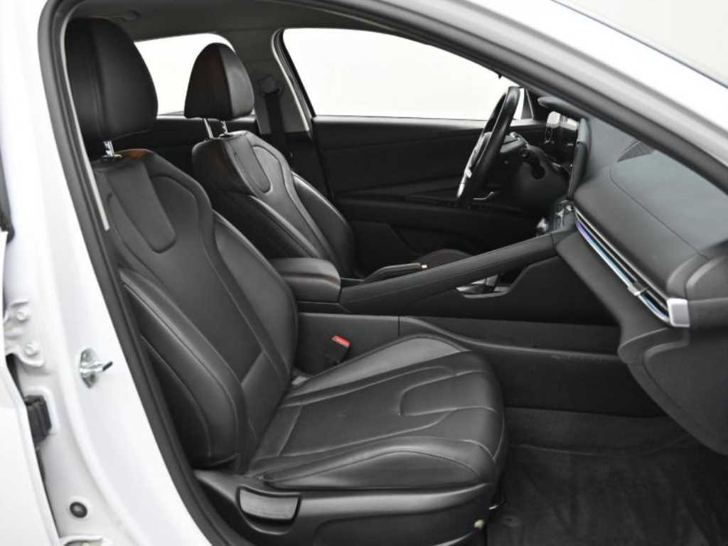 HYUNDAI Avante - Vista 10