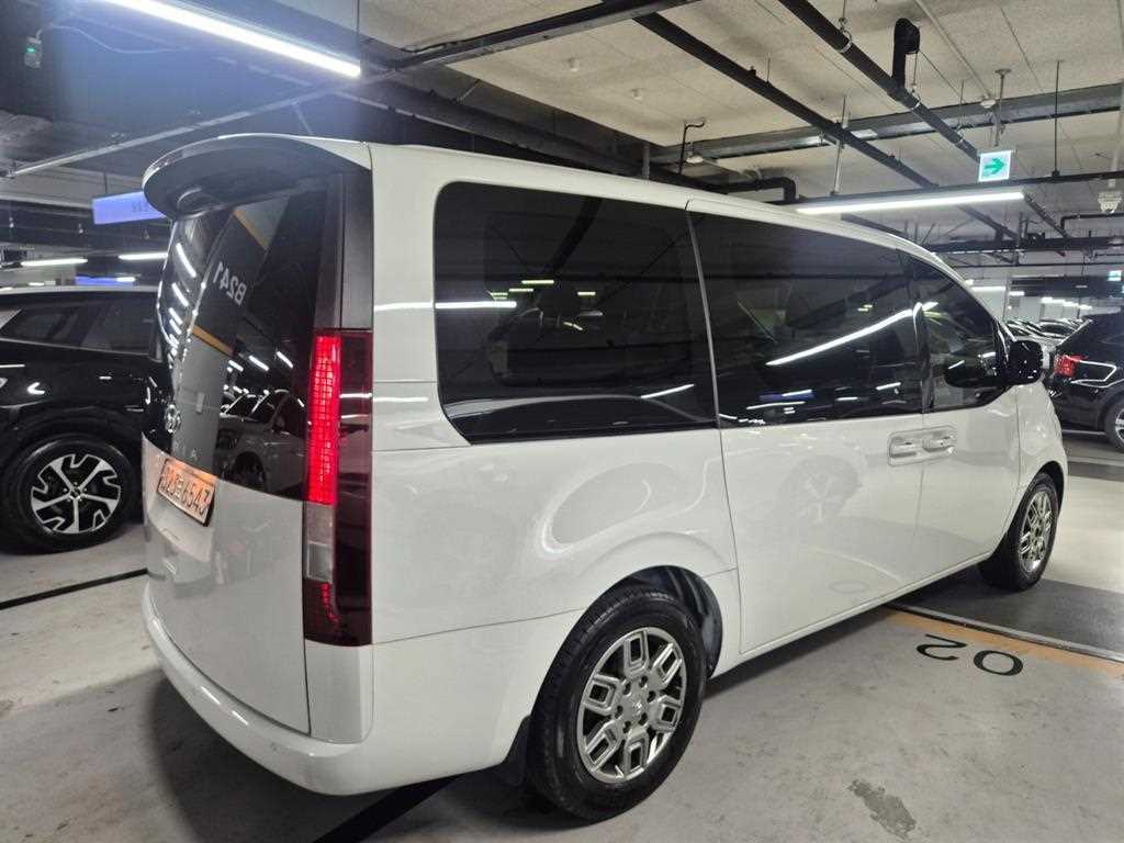 HYUNDAI Staria - Vista 2