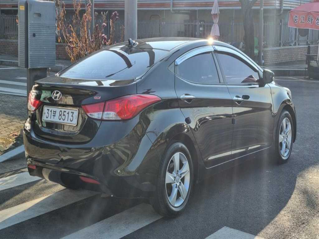 HYUNDAI Avante - Vista 4