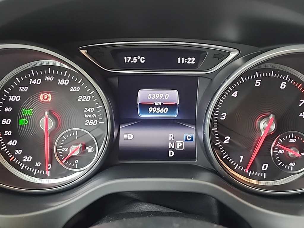 Mercedes Benz GLA Class - Vista 6