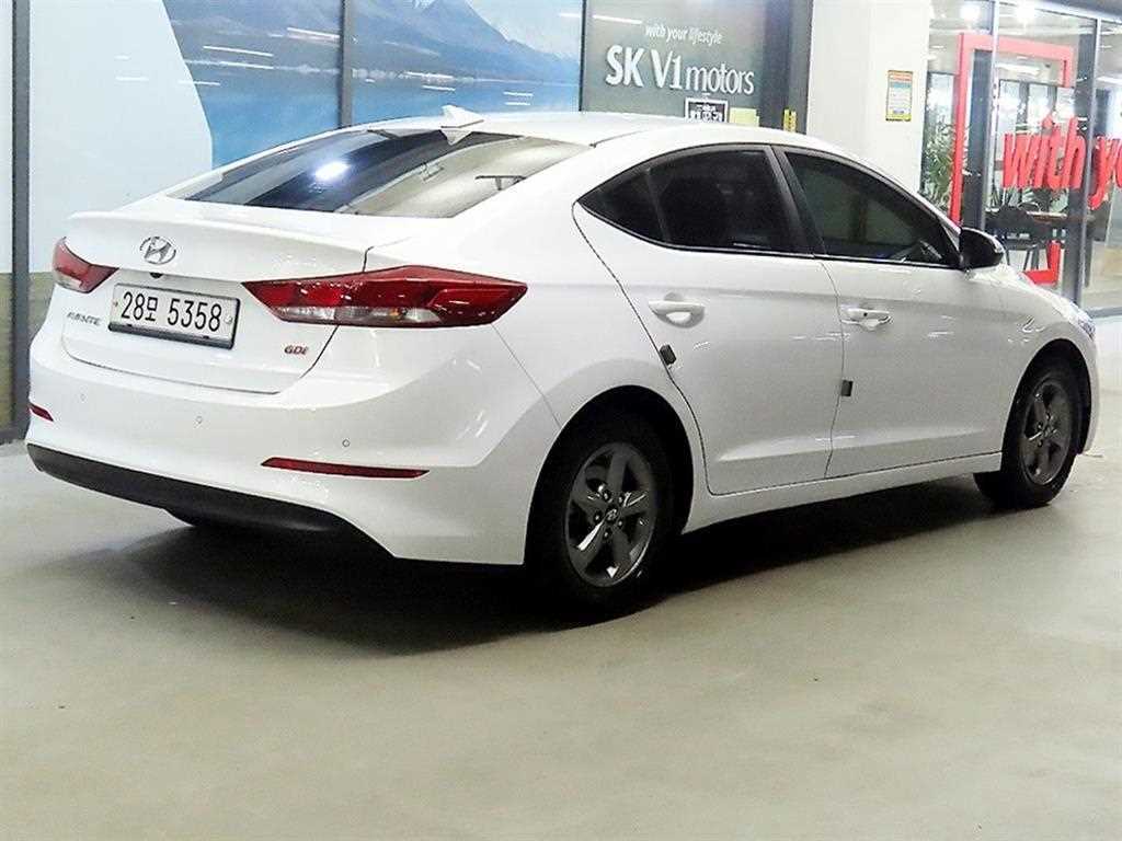 HYUNDAI Avante - Vista 4