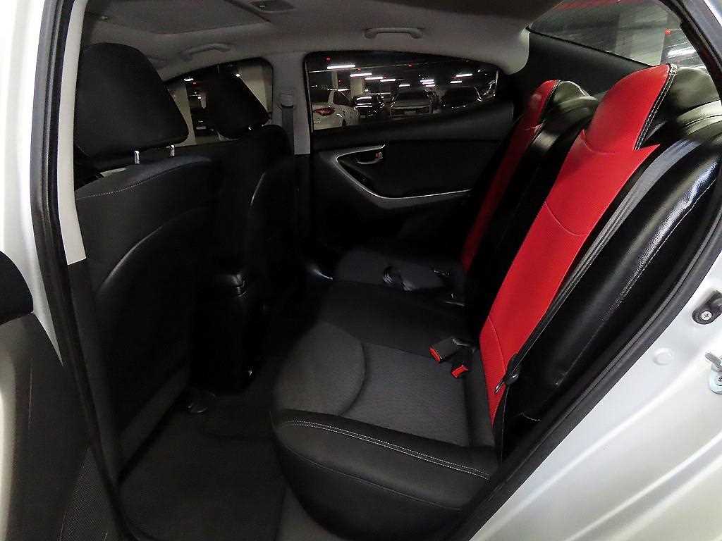 HYUNDAI Avante - Vista 7