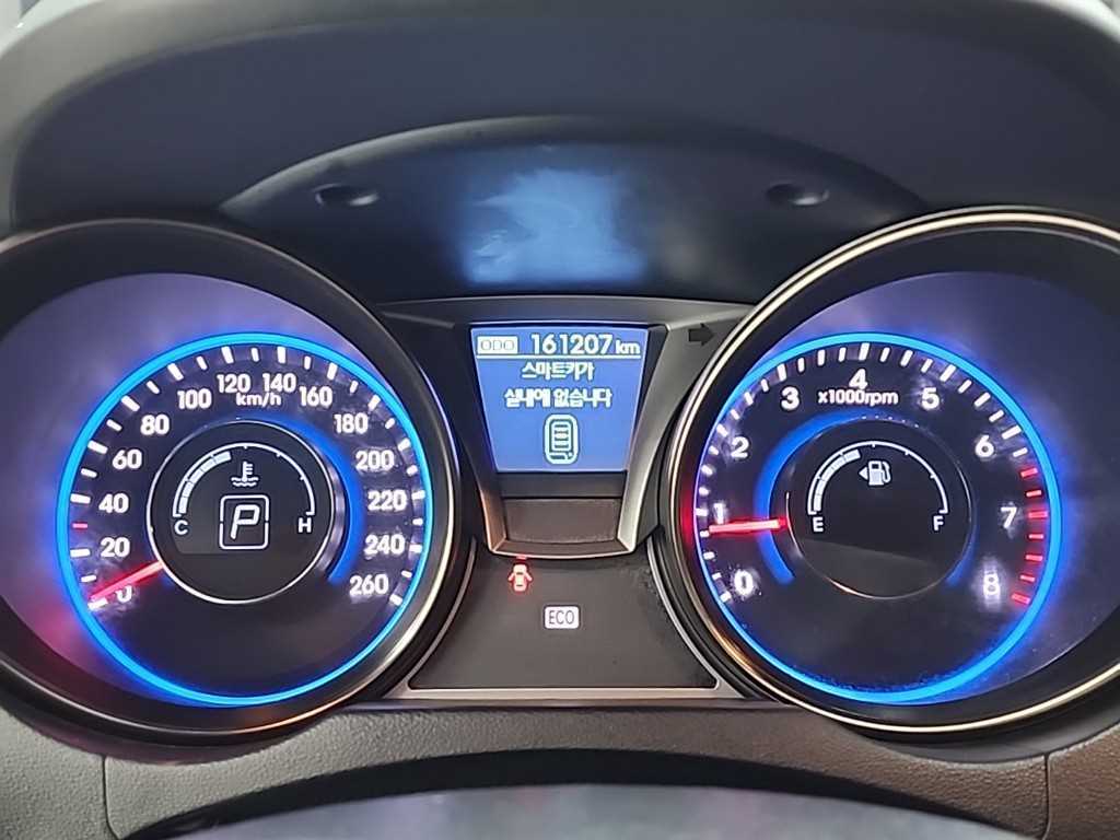 HYUNDAI Genesis - Vista 6